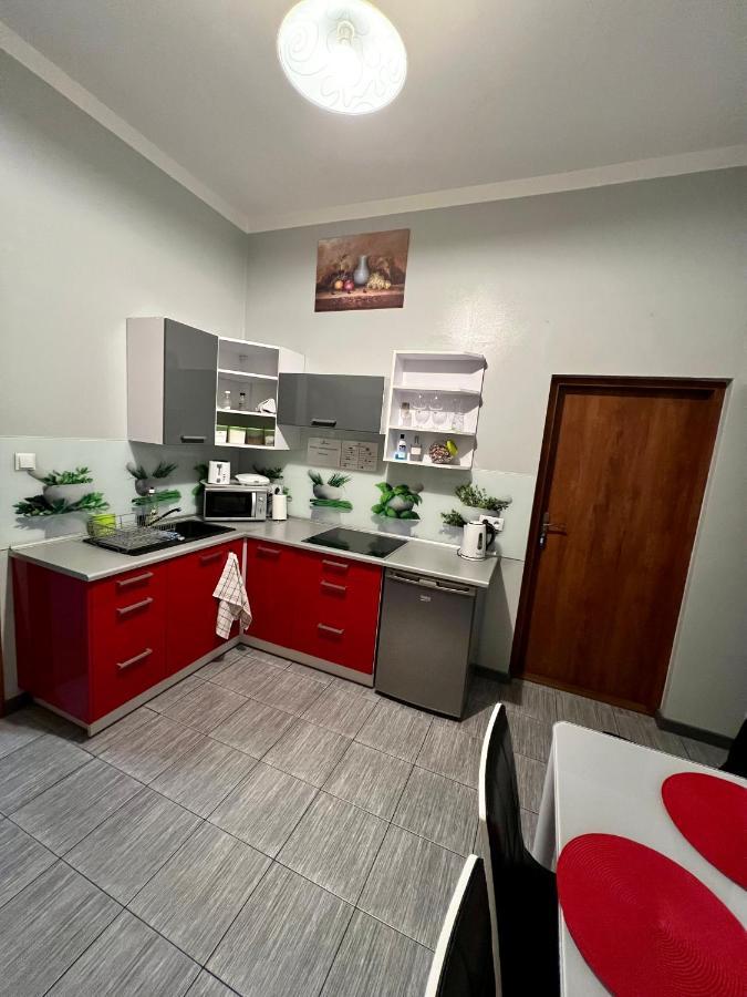 Apartamenty Ostrowiec - Pokoje Goscinne Centrum Ostrowiec Świętokrzyski Екстериор снимка