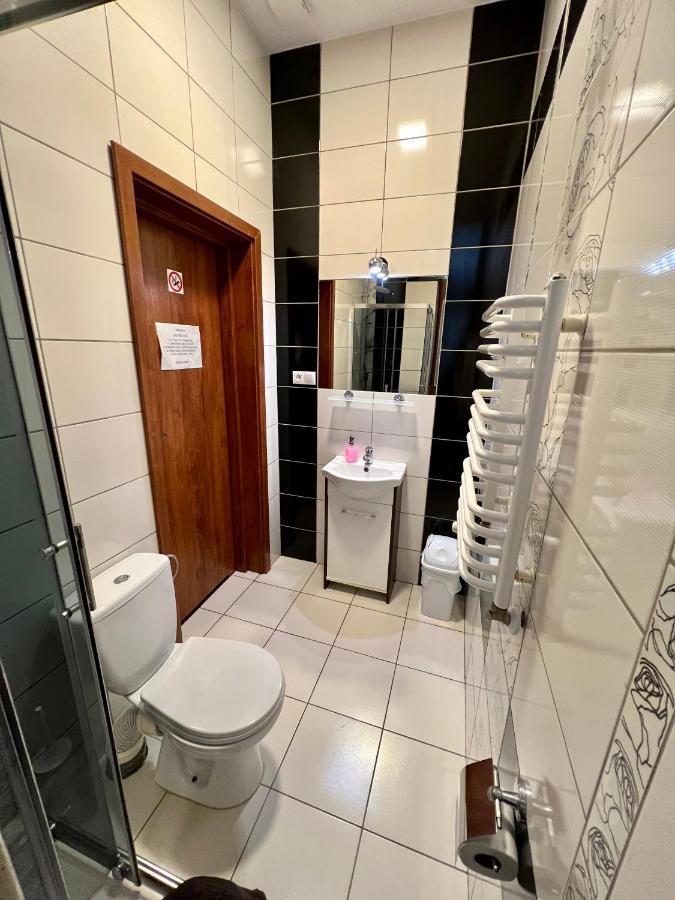 Apartamenty Ostrowiec - Pokoje Goscinne Centrum Ostrowiec Świętokrzyski Екстериор снимка